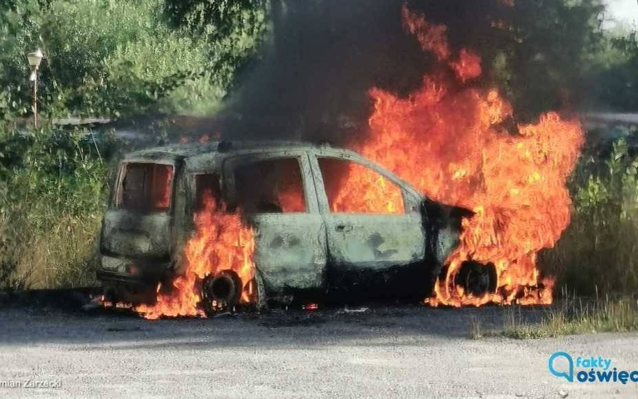 Spłonął fiat panda – FILM, FOTO