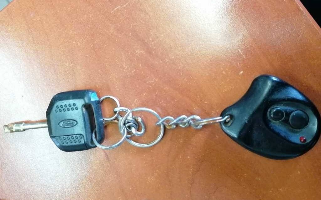 Ktoś zgubił kluczyk i telefon komórkowy