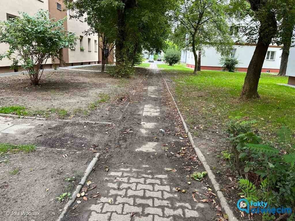 Zabłocony chodnik – INTERWENCJA