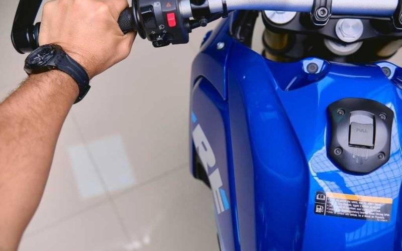 Po pijanemu uderzył w motocykl. Poranił nastolatków – FOTO