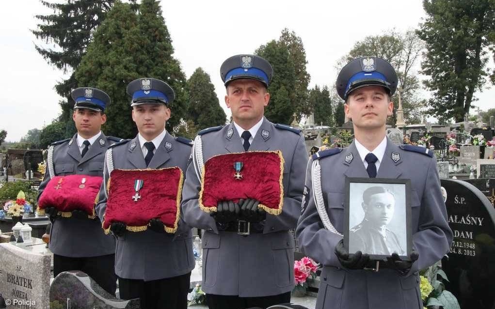 Upamiętnili Piotra Szewczyka, policjanta i cichociemnego – FOTO