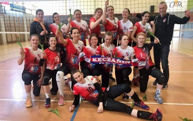 W żółtym kolorze im do twarzy