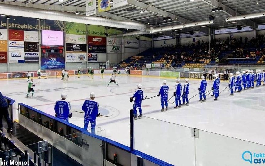 Biało-niebiescy powiększają przewagę – FOTO