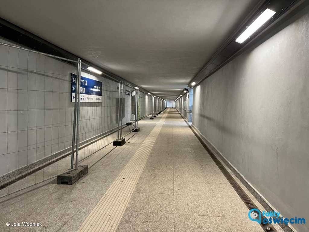 Stacja kolejowa w Oświęcimiu nadal się zmienia – FOTO