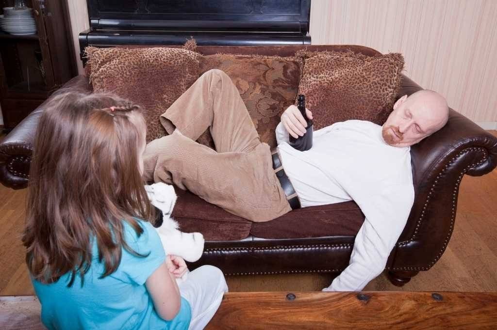 Pił alkohol, choć opiekował się dzieckiem