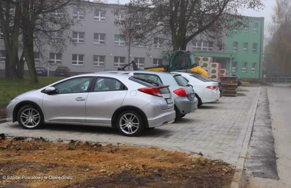 Nowy parking przy szpitalu poprawia sytuację, ale nie rozwiązuje problemu – FOTO