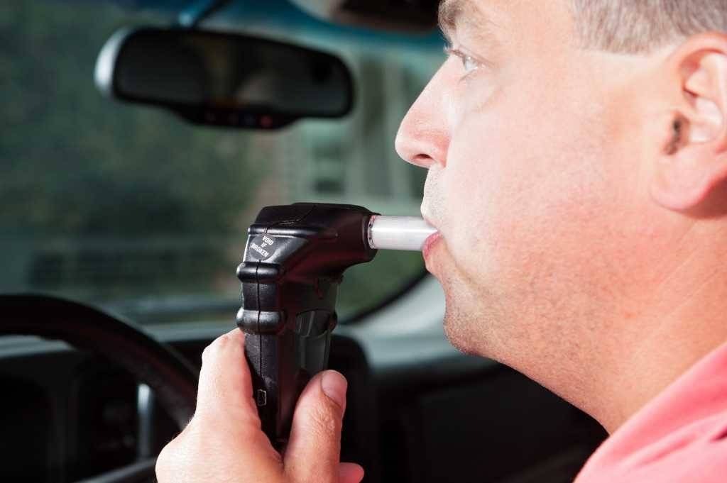 Wyjął kluczyki ze stacyjki. Kierowca miał prawie trzy promile