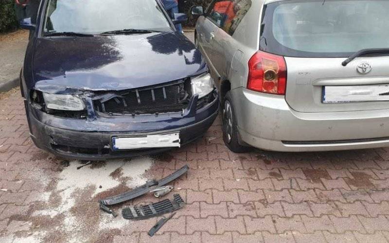 Rozbił cztery samochody na parkingu – FOTO