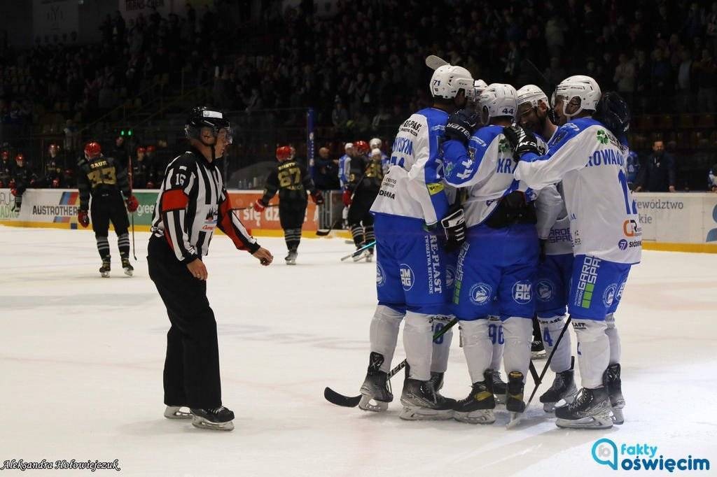 Niczym feniks z popiołów – FILM, FOTO