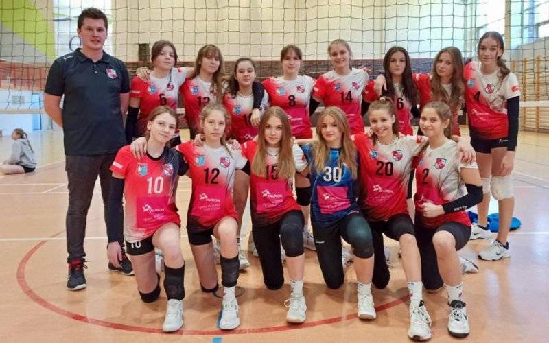 Porażki kęckich drugoligowców i zwycięstwo kadetek Kęczanina