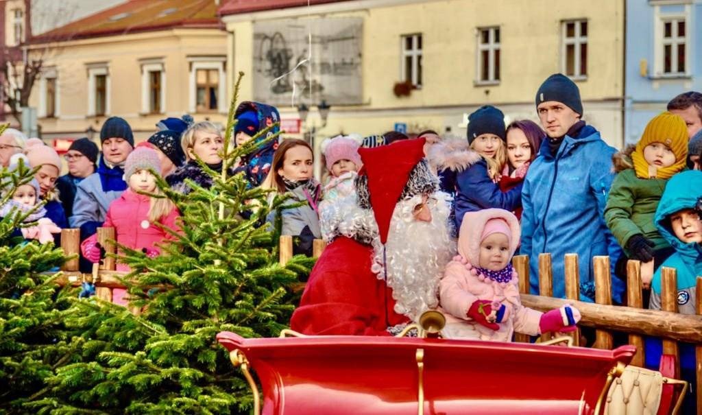 Zaświeć z Mikołajem choinkę