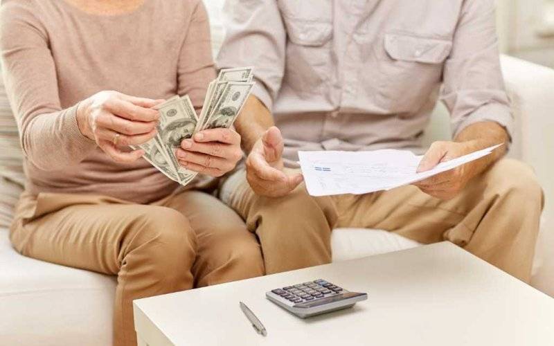 Skuteczne oszustwo. Seniorzy stracili sto tysięcy złotych