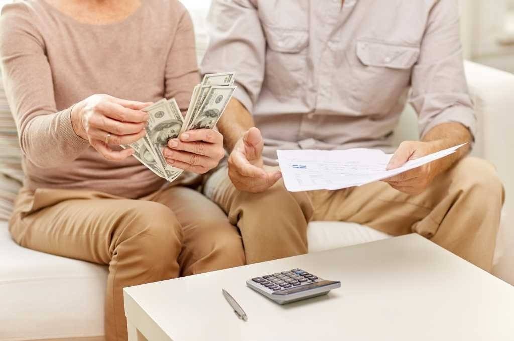 Skuteczne oszustwo. Seniorzy stracili sto tysięcy złotych