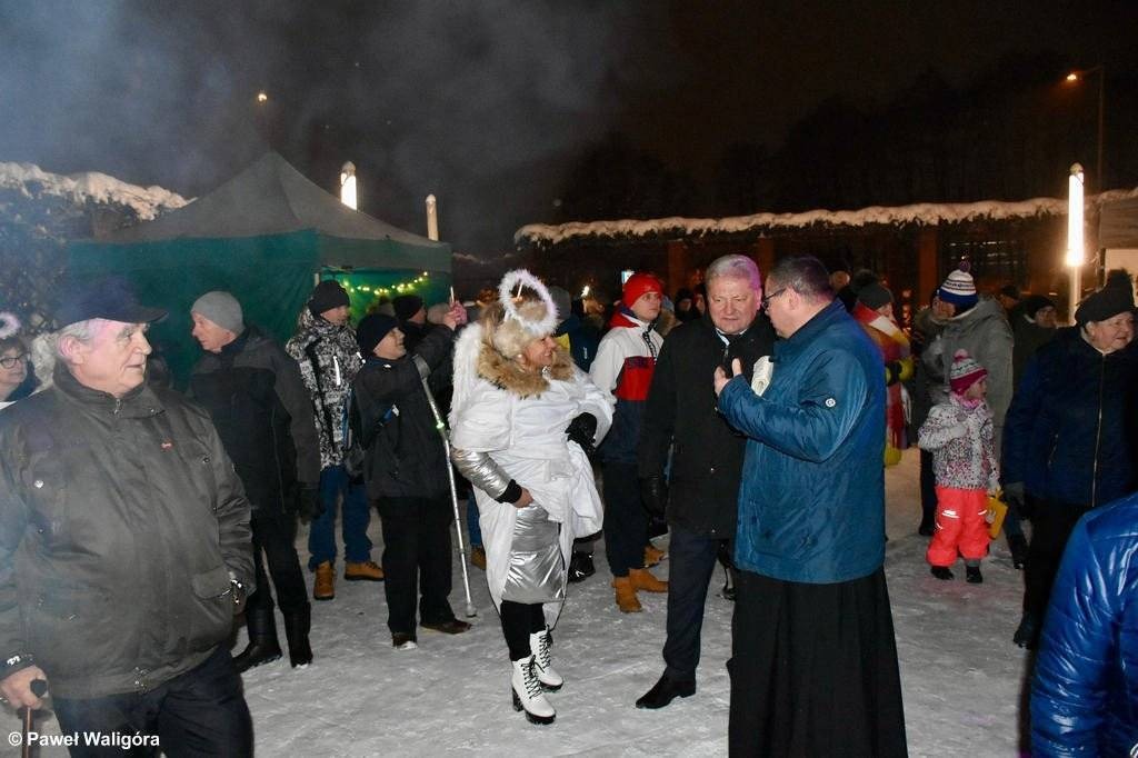 Świątecznie przy bibliotece w Chełmku – FILM, FOTO