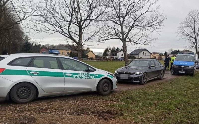Pościg z Czechowic do Jawiszowic. Na pokładzie obcokrajowcy – FOTO