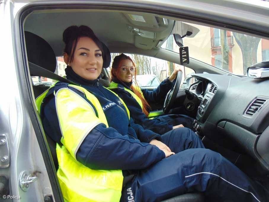 Nastolatkowie i policjantki ratowali zwierzaki