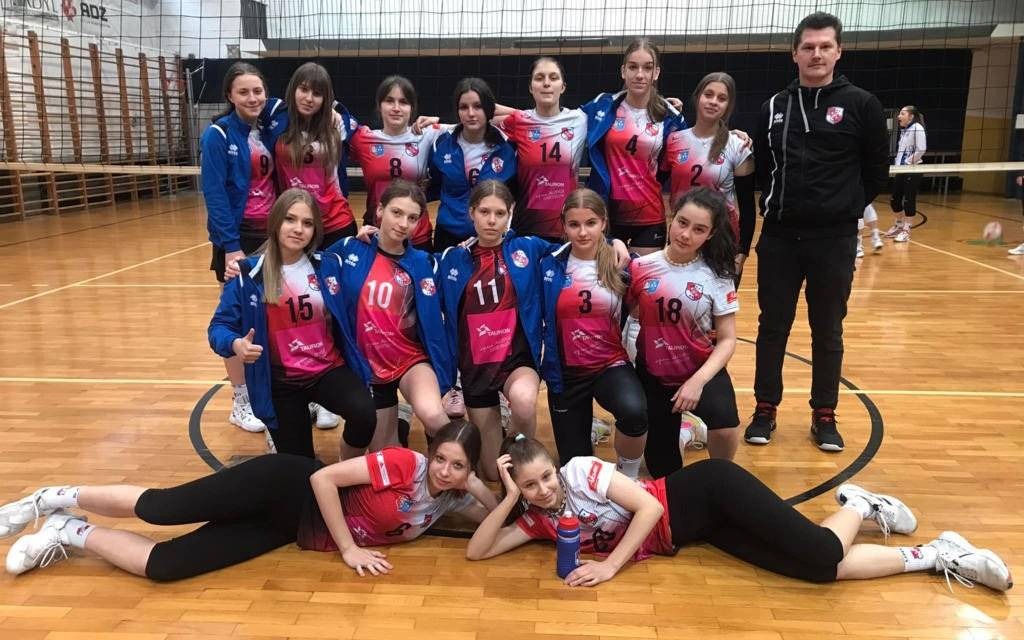 Pięciosetowe derby bez happy endu