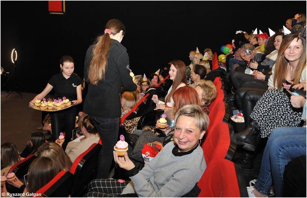 9 lat Kina dla Kobiet – FILM, FOTO