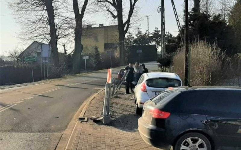 Rozbitych sześć samochodów i dwa ogrodzenia