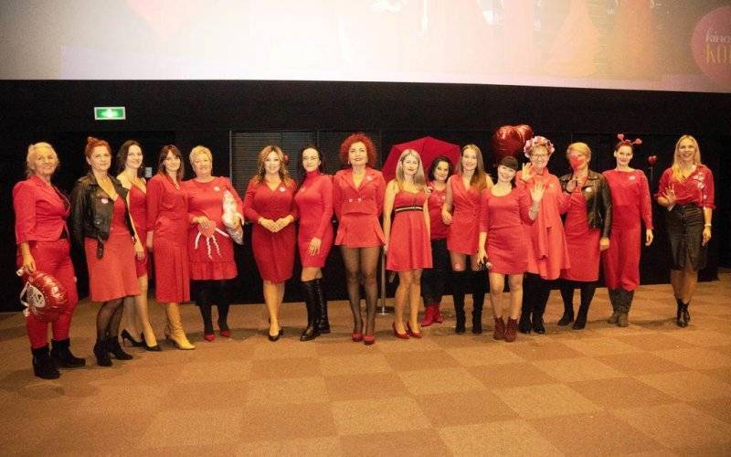 Świąteczne stroje i szampańskie nastroje, czyli Kino dla Kobiet – FILM, FOTO