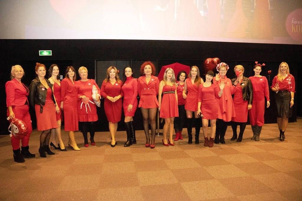 Świąteczne stroje i szampańskie nastroje, czyli Kino dla Kobiet – FILM, FOTO