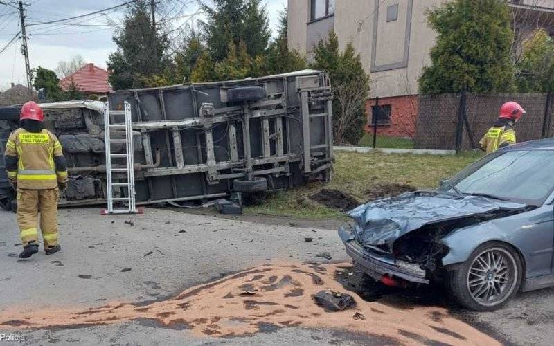 Dostawczak przewrócił się na bok – FOTO