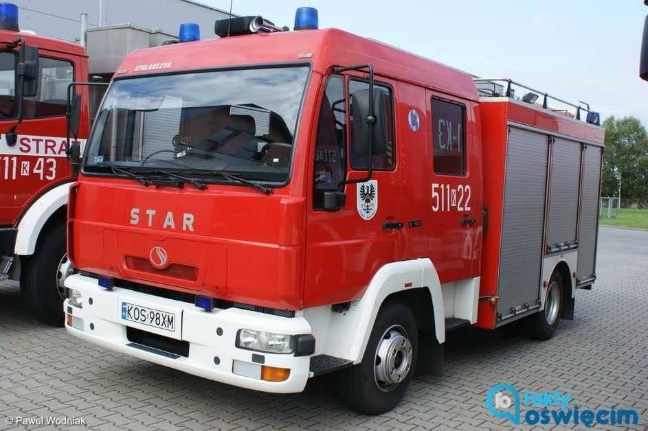 Palą się bele papieru – AKTUALIZACJA. FOTO