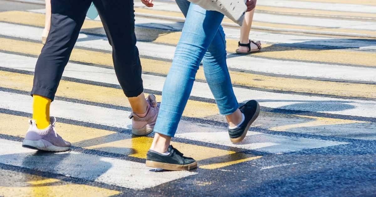 Wyprzedzał na przejściu. O mało nie potrącił dziecka