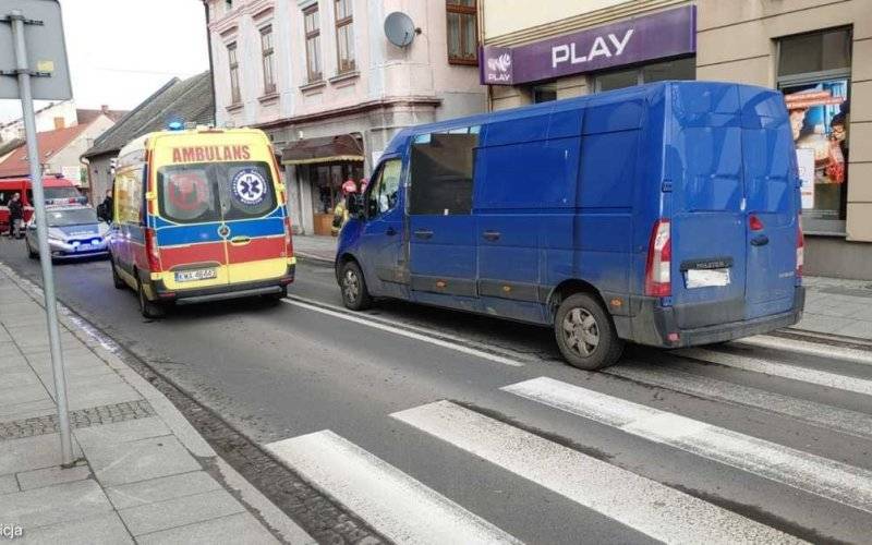 Dostawczak potrącił dziecko, które wbiegło na przejście