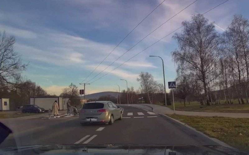 O krok od tragedii na przejściu dla pieszych – FILM, FOTO