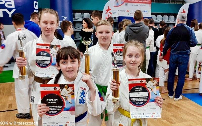Nowe trofea do brzeszczańskiej gabloty  – FOTO