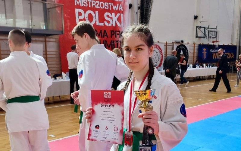 Brązowy krążek Karoliny