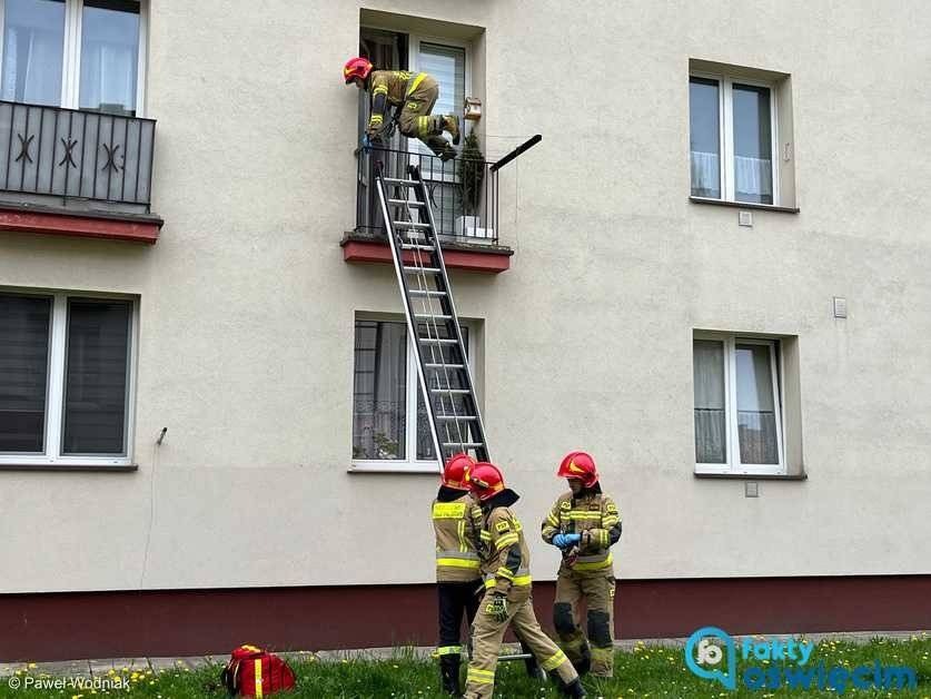 Nie powiedziała, że wyjeżdża. Sąsiedzi powiadomili służby – FILM, FOTO