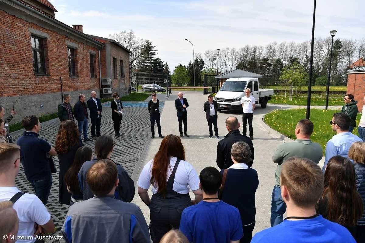 Wsparcie Volkswagena dla muzeum Auschwitz 
