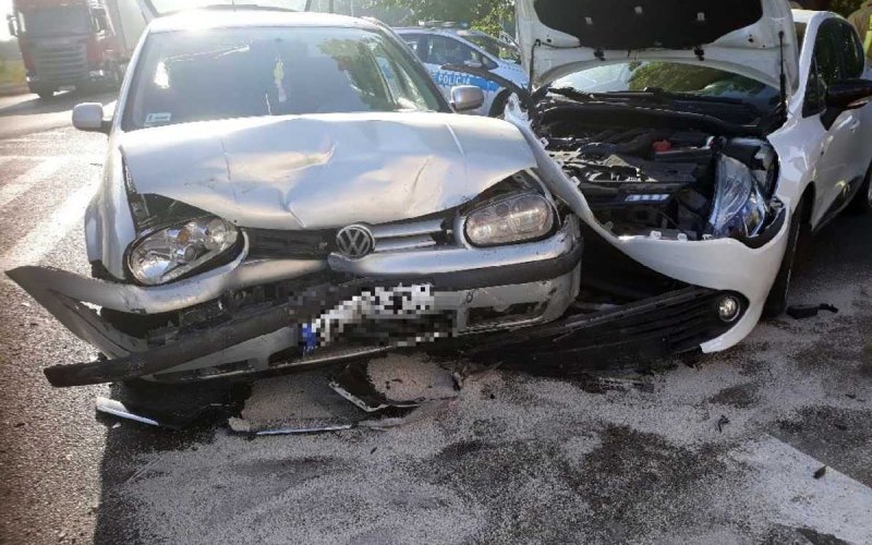 Zasnął za kierownicą. Miał zakaz prowadzenia pojazdów