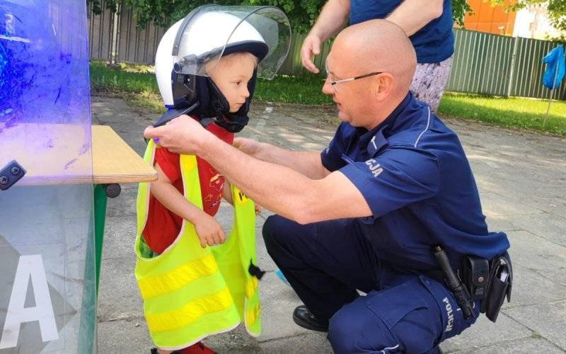 Promowali zasady bezpieczeństwa i służbę w policji – FOTO