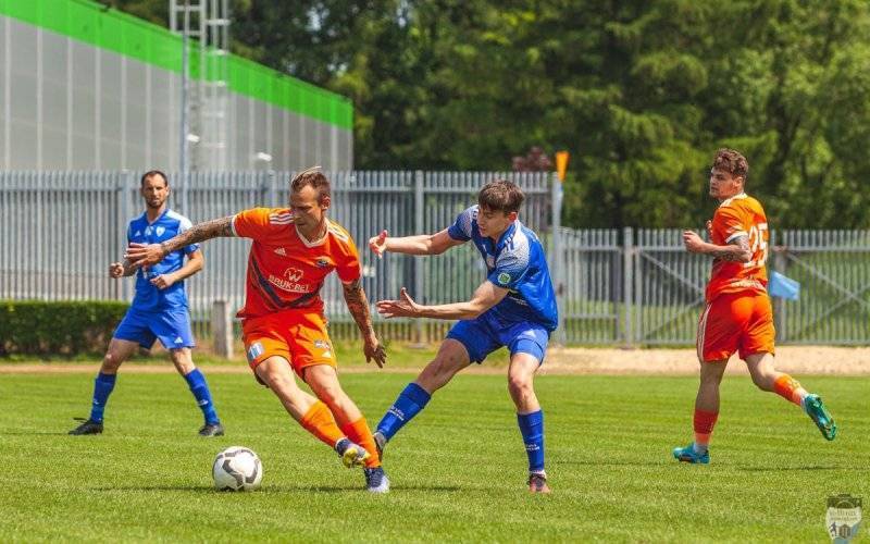 Derby, czyli lider kontra „rycerze wiosny”