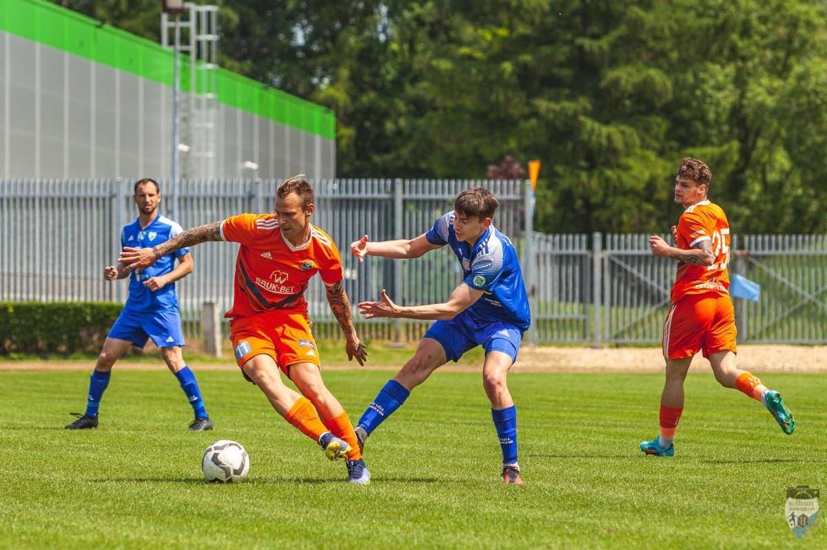 Derby, czyli lider kontra „rycerze wiosny” 