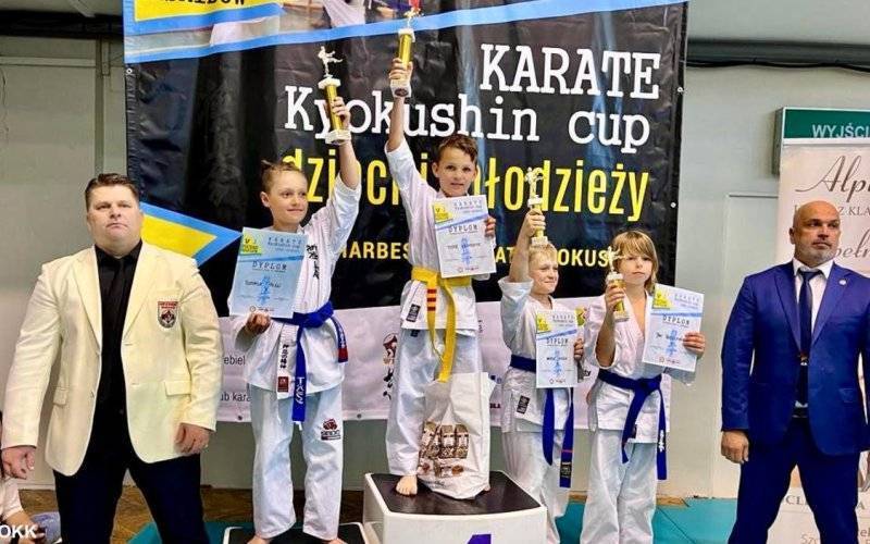 Medalowe żniwa karateków – FOTO