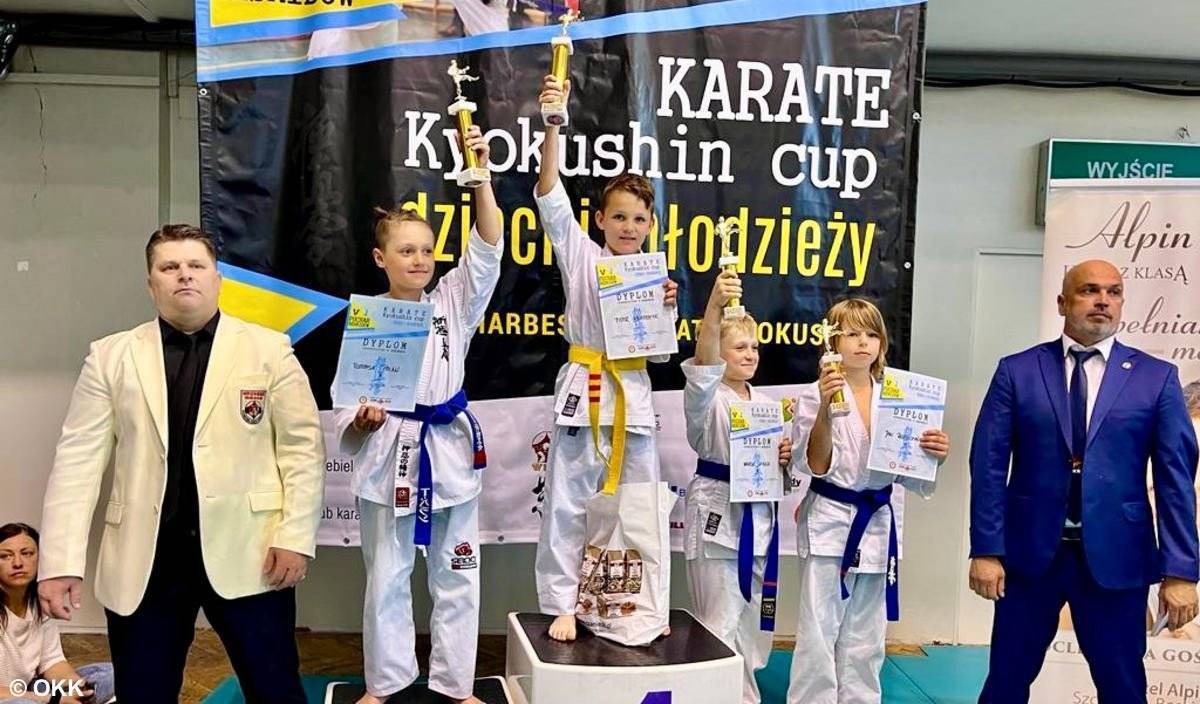 Medalowe żniwa karateków – FOTO
