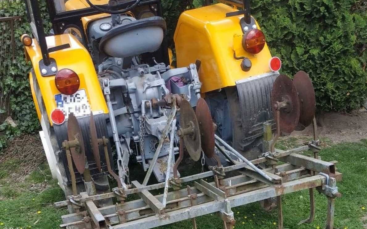 Traktor ruszył i potrącił rolnika