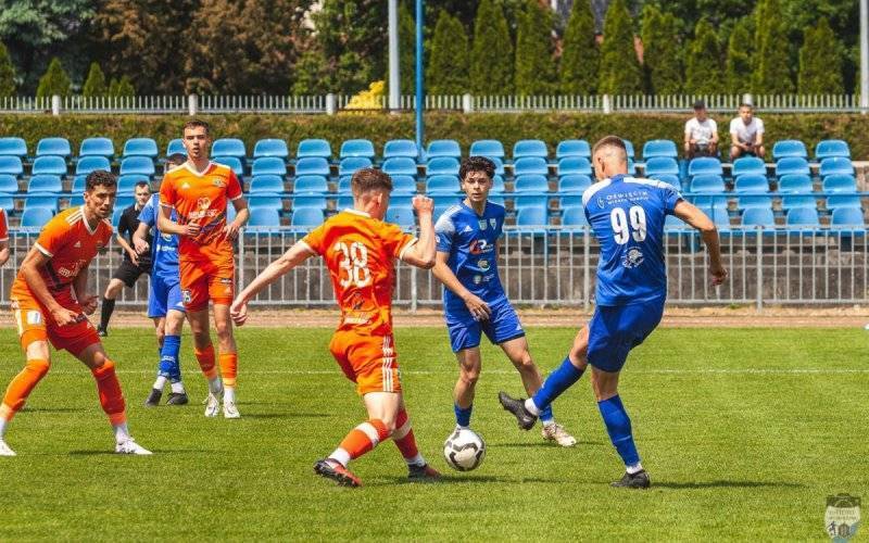Zwycięstwa lidera i wicelidera okręgówki