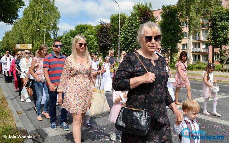 Dzisiaj Boże Ciało. Procesje na ulicach – FILM, FOTO