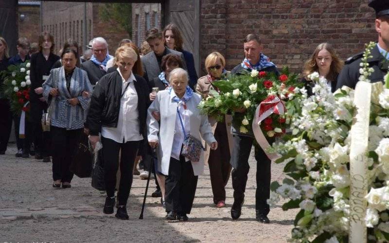 Rocznica pierwszego transportu więźniów do Auschwitz – FILM, FOTO