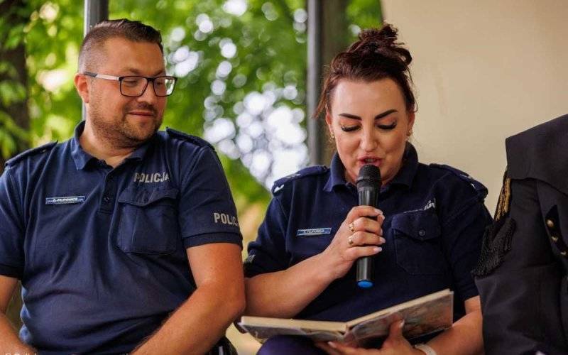 Cała Polska czyta dzieciom. Policjanci też – FOTO