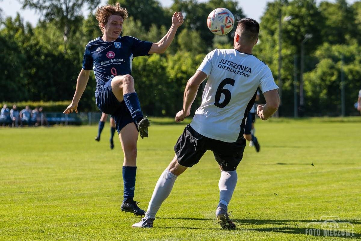 Niwa krok od awansu. Brzezina odpada po karnych