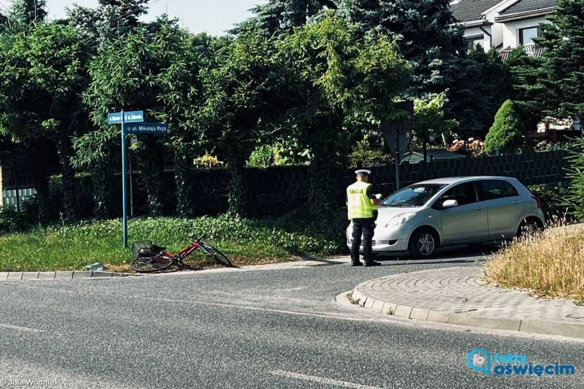 Samochód potrącił seniora na rowerze – FOTO