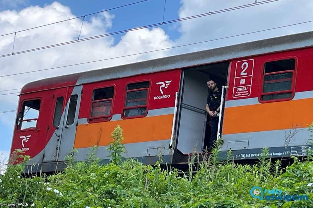 Zwłoki żony w domu, męża przy torowisku – FOTO