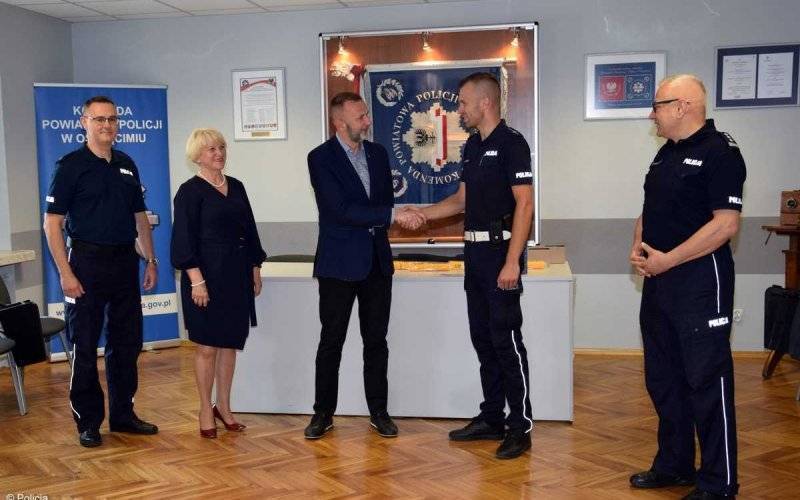 Kolejne podręczne alkotestery trafiły w ręce policjantów
