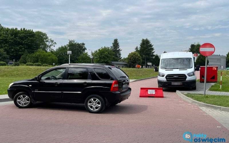 Parking na wjeździe na lądowisko – FOTO